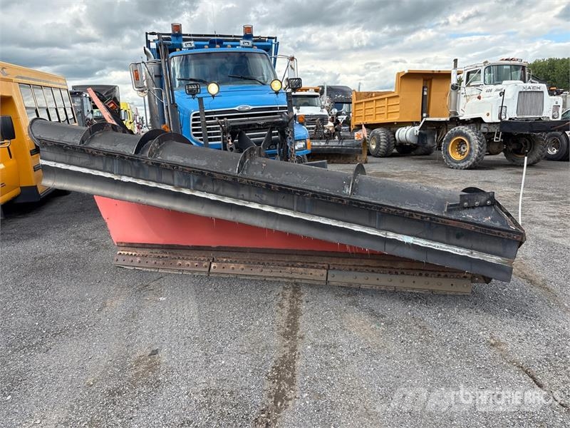 Sterling LT9500 STE 6x4 Snow Plow Truck Visuotinės / bendrosios paskirties automobiliai