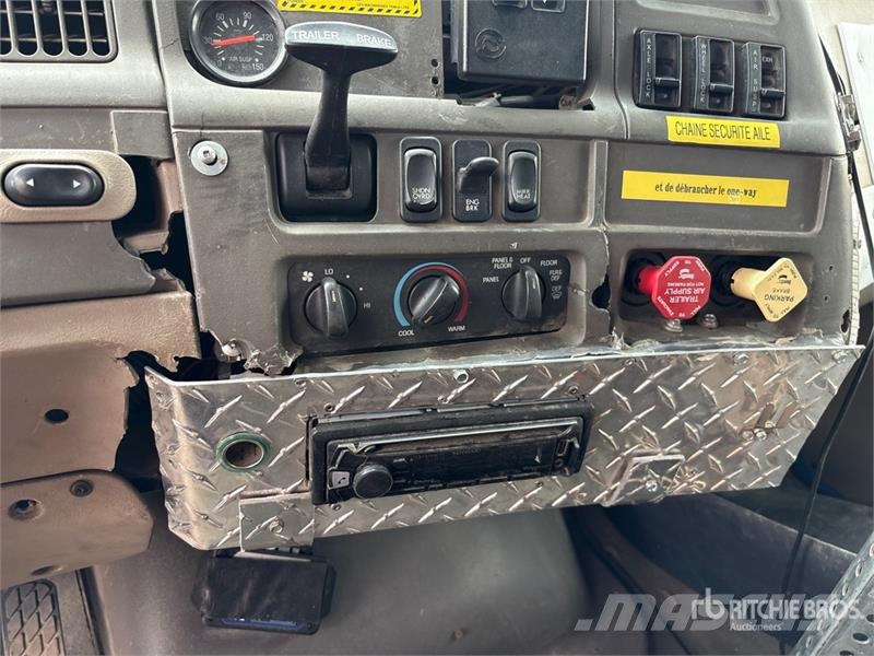 Sterling LT9500 STE 6x4 Snow Plow Truck Visuotinės / bendrosios paskirties automobiliai