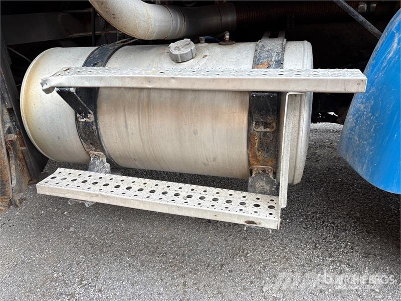 Sterling LT9500 STE 6x4 Snow Plow Truck Visuotinės / bendrosios paskirties automobiliai