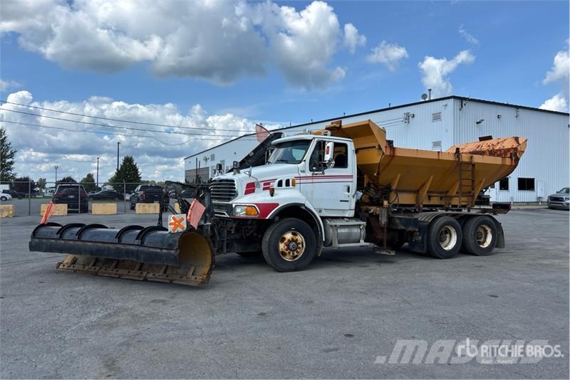 Sterling LT9513 6x4 Snow Plow Truck 多目的/汎用車両