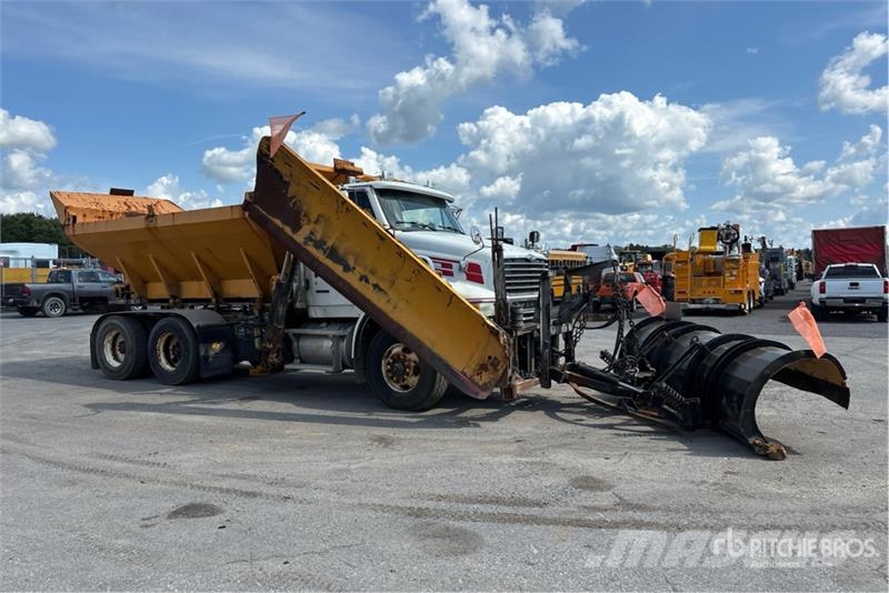 Sterling LT9513 6x4 Snow Plow Truck 多目的/汎用車両