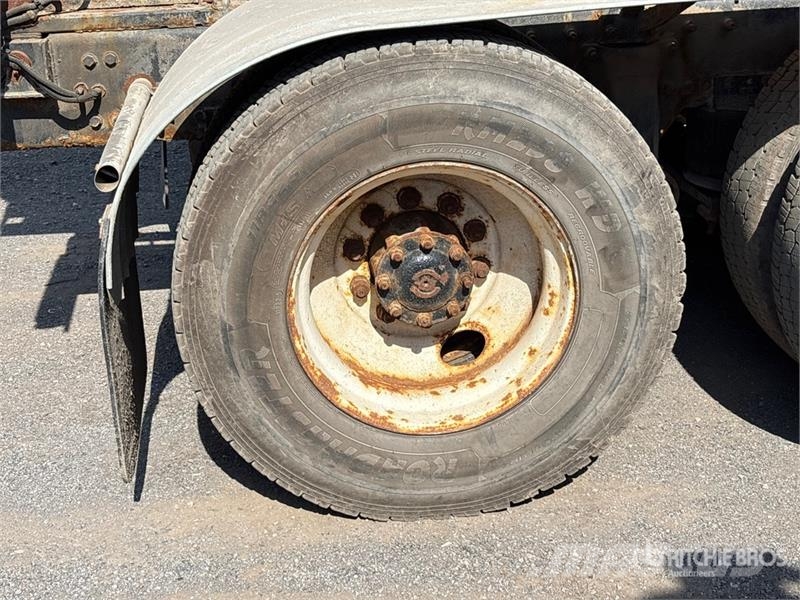 Sterling LT9513 6x4 Snow Plow Truck Komunalna vozila