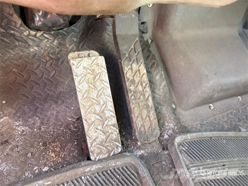 Sterling STE 4x2 Snow Plow Truck Közúti karbantartó haszongépek