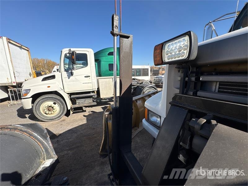 Sterling STE 4x2 Snow Plow Truck Közúti karbantartó haszongépek
