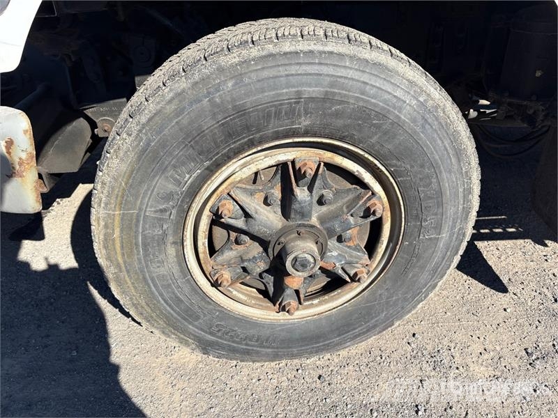 Sterling STE 4x2 Snow Plow Truck Közúti karbantartó haszongépek