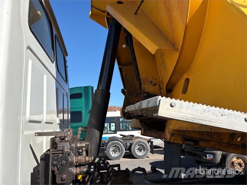 Sterling STE 4x2 Snow Plow Truck Közúti karbantartó haszongépek
