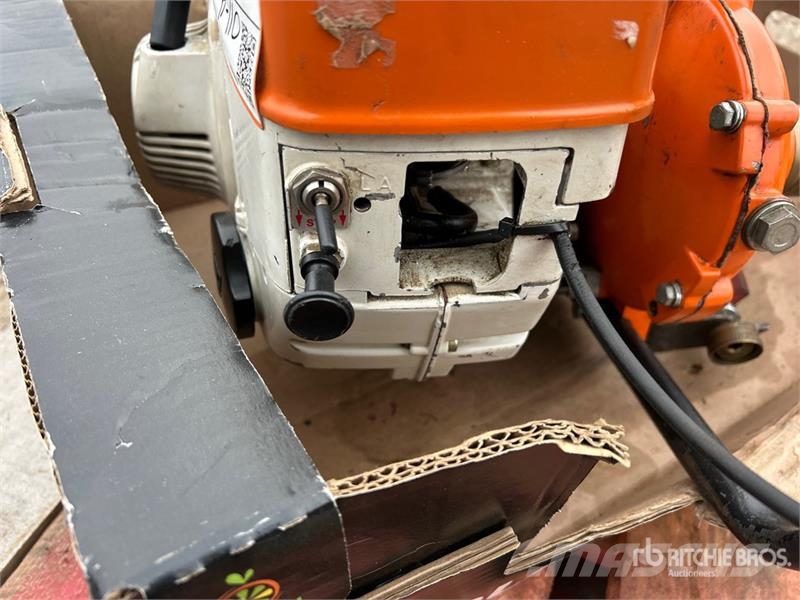 Stihl BT360 Heavy Duty Two-Man Earth Power Auger Light drills