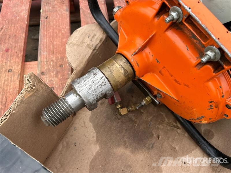 Stihl BT360 Heavy Duty Two-Man Earth Power Auger Light drills