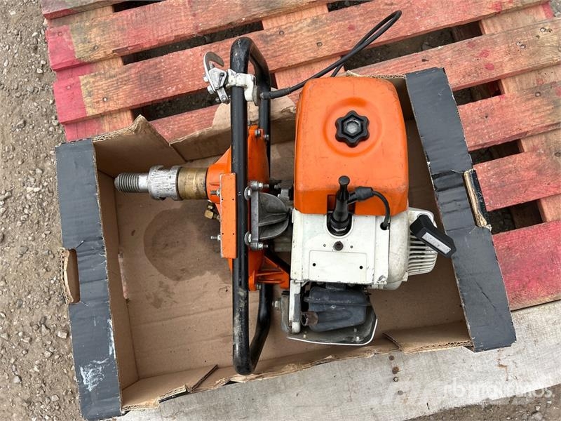 Stihl BT360 Heavy Duty Two-Man Earth Power Auger Light drills