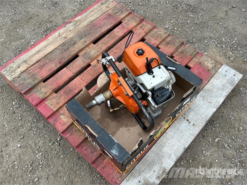 Stihl BT360 Heavy Duty Two-Man Earth Power Auger Light drills