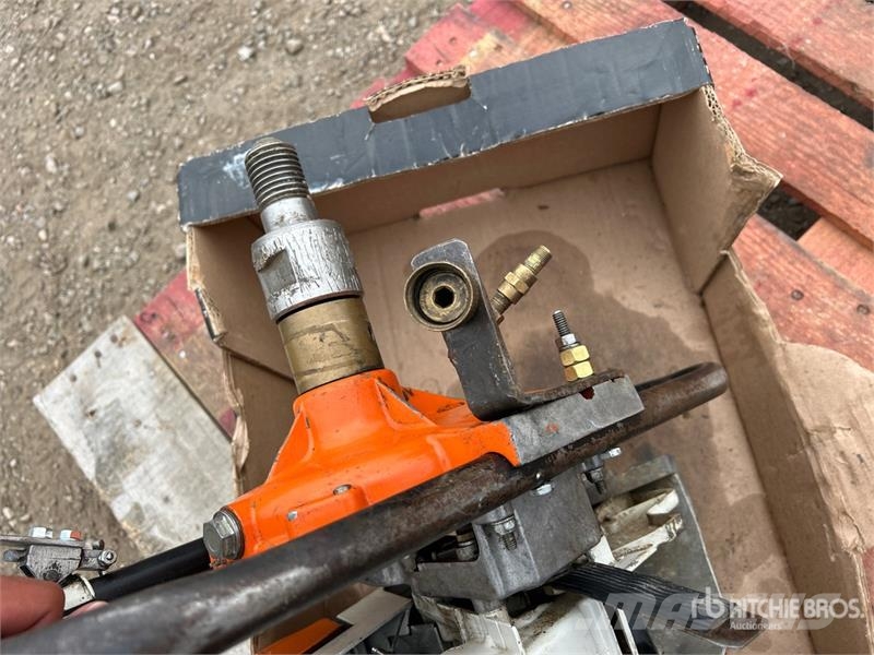 Stihl BT360 Heavy Duty Two-Man Earth Power Auger Light drills