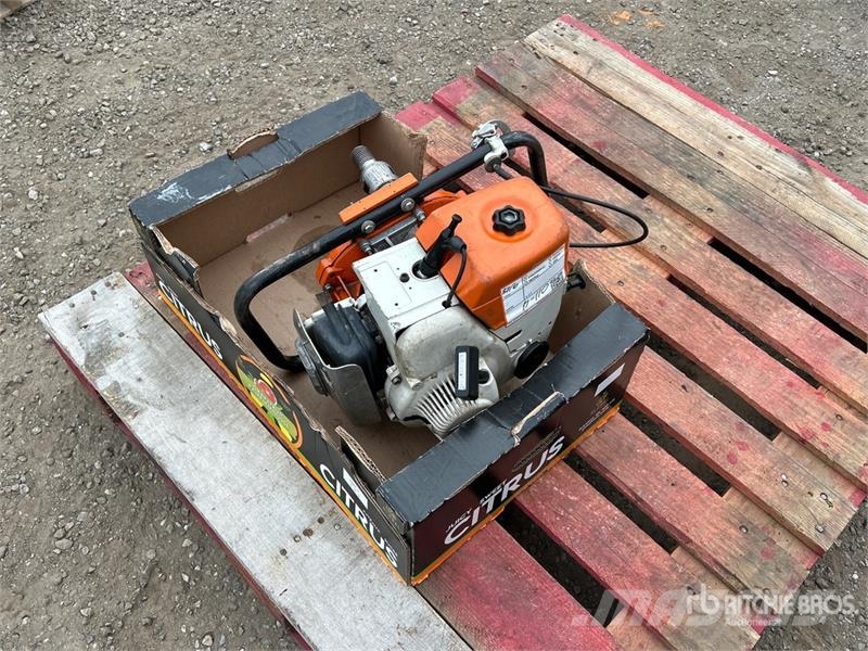 Stihl BT360 Heavy Duty Two-Man Earth Power Auger Light drills