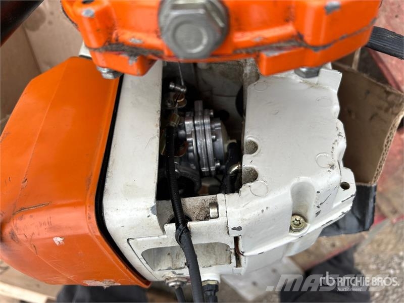 Stihl BT360 Heavy Duty Two-Man Earth Power Auger Light drills