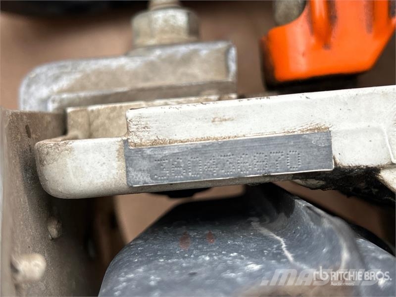 Stihl BT360 Heavy Duty Two-Man Earth Power Auger Light drills
