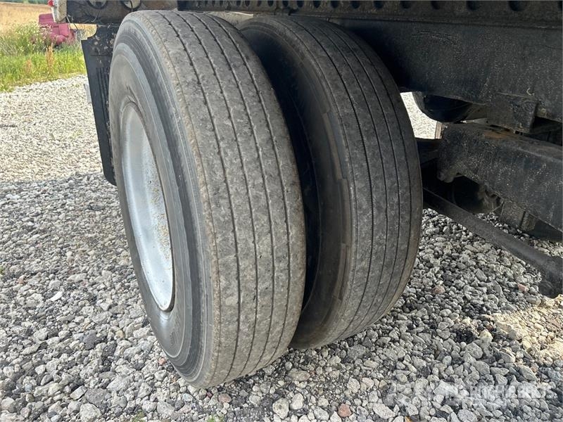Stoughton 53 ft x 102 in Tri/A Van Trailer Dobozos pótkocsik