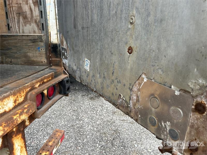 Stoughton 53 ft x 102 in Tri/A Van Trailer Dobozos pótkocsik