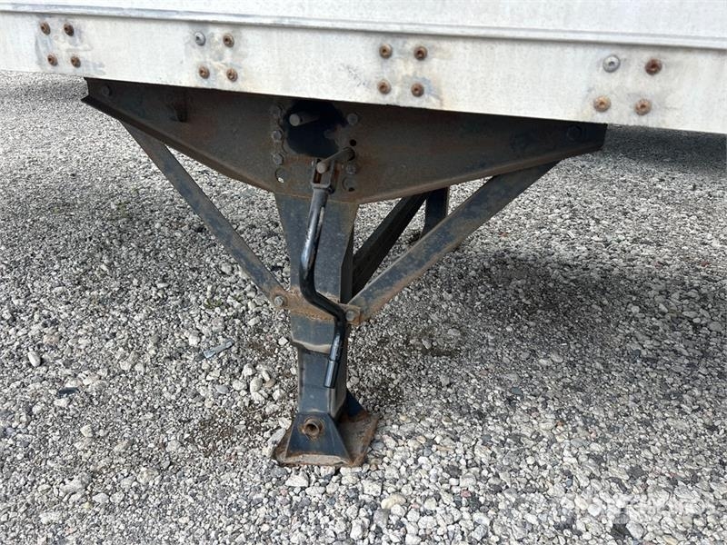 Stoughton 53 ft x 102 in Tri/A Van Trailer Dobozos pótkocsik