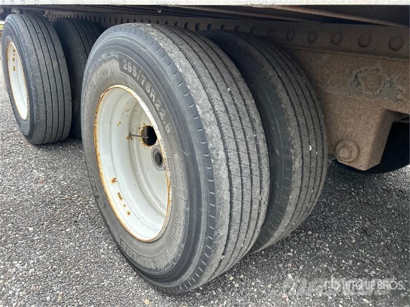 Stoughton 53 ft x 102 in Tri/A Van Trailer Dobozos pótkocsik