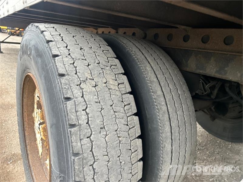 Stoughton ZGPVW-535T-S-C-AR 53 ft x 102 in T/A Van Trailer Przyczepy ze skrzynią zamkniętą