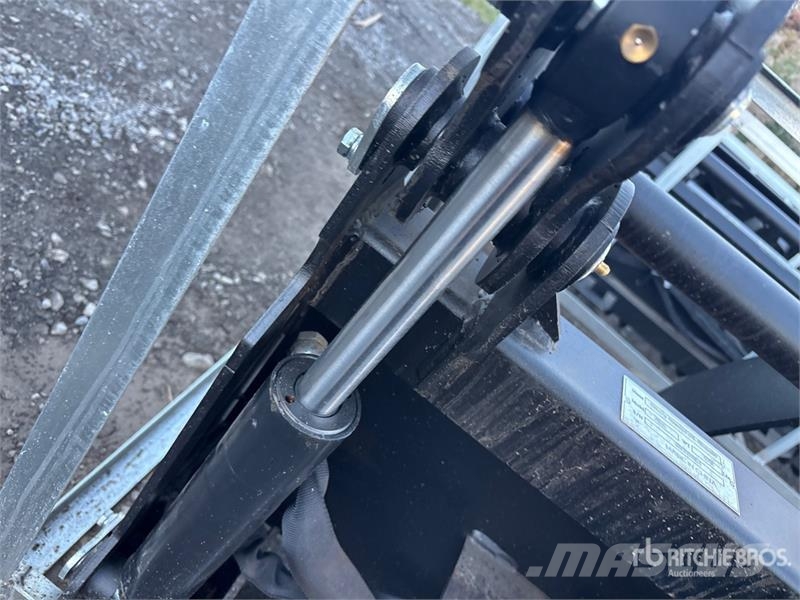 Suihe SSR-78 78 in Skid Steer Root Rake (Unused) مكابس وميبسات التبن