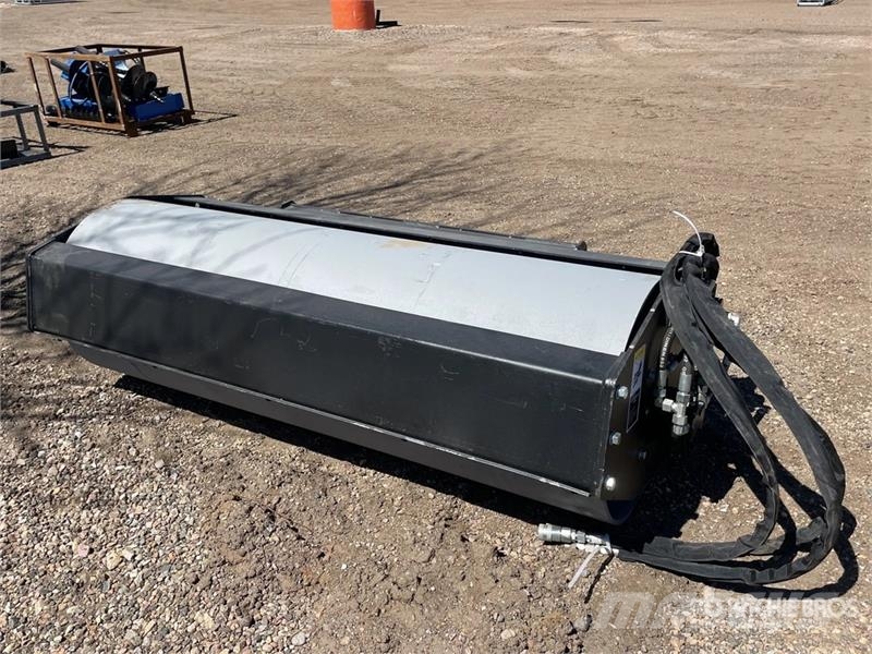 Suihe SSVR-72 72 in Skid Steer Vibratory Roller (Unused) Valjarji
