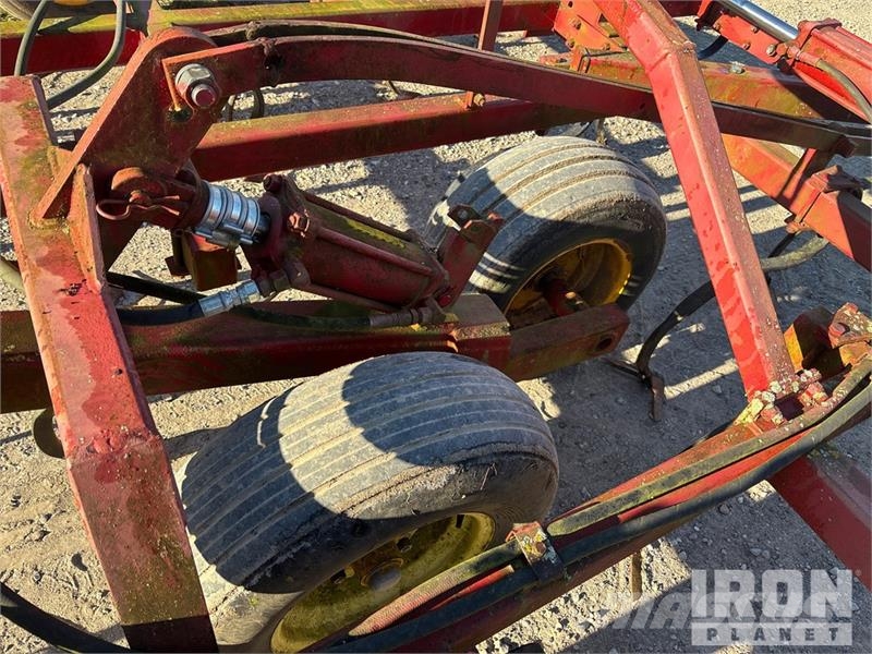 Sunflower 543137 32 ft Cultivator Grubber