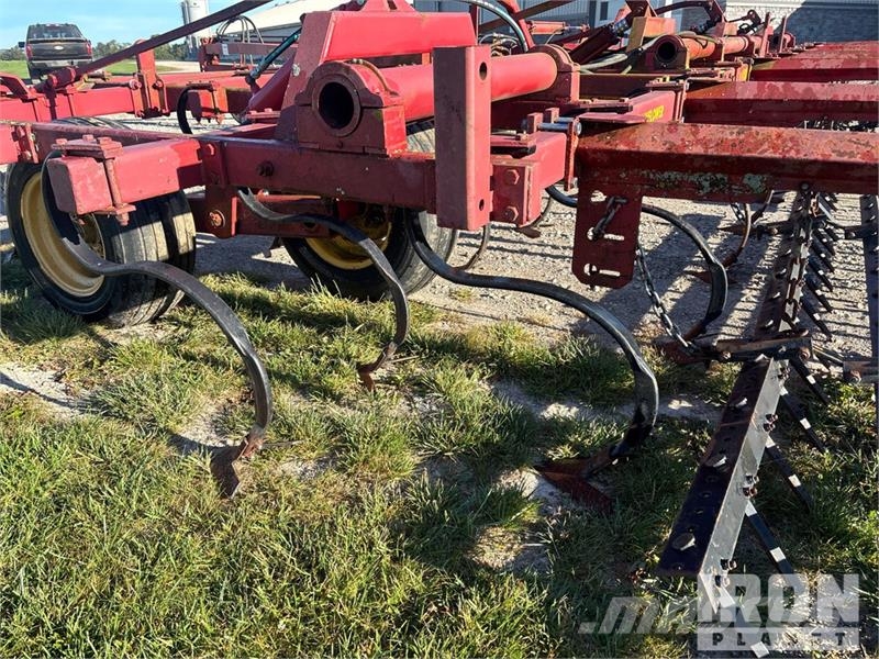 Sunflower 543137 32 ft Cultivator Grubber