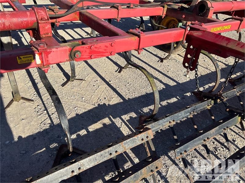 Sunflower 543137 32 ft Cultivator Grubber