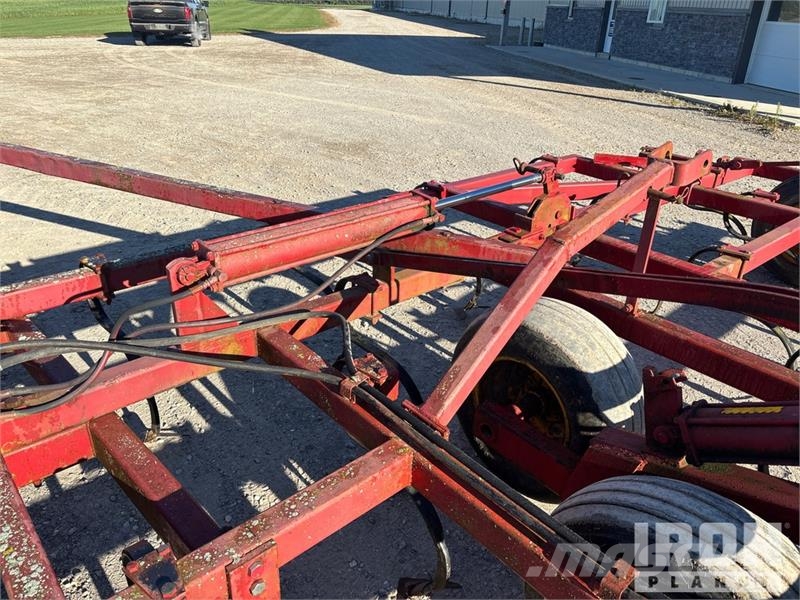 Sunflower 543137 32 ft Cultivator Grubber