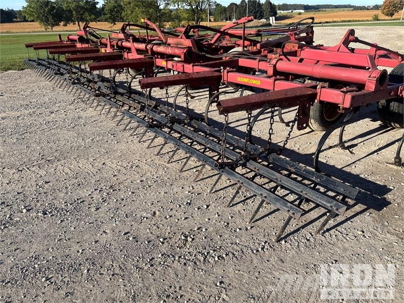 Sunflower 543137 32 ft Cultivator Grubber