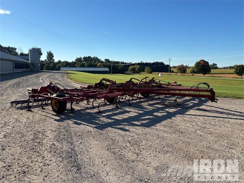 Sunflower 543137 32 ft Cultivator Grubber