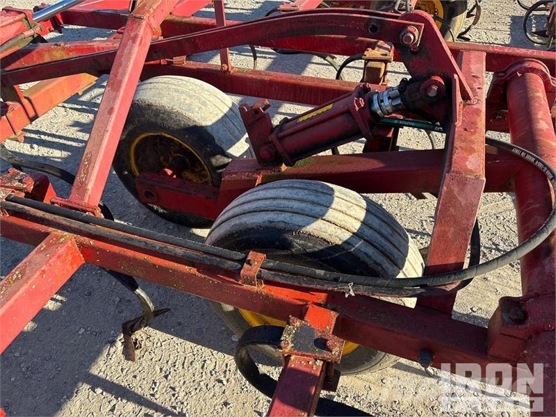 Sunflower 543137 32 ft Cultivator Grubber