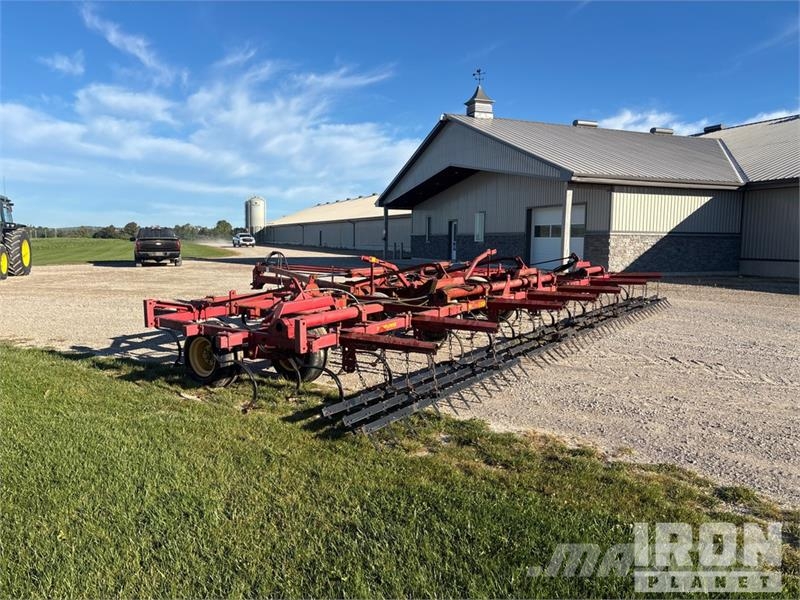 Sunflower 543137 32 ft Cultivator Grubber