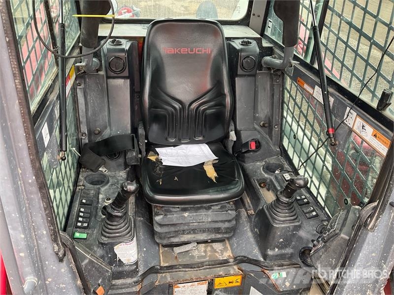 Takeuchi TL12R2-CR Compact Track Loader لوادر انزلاقية التوجيه