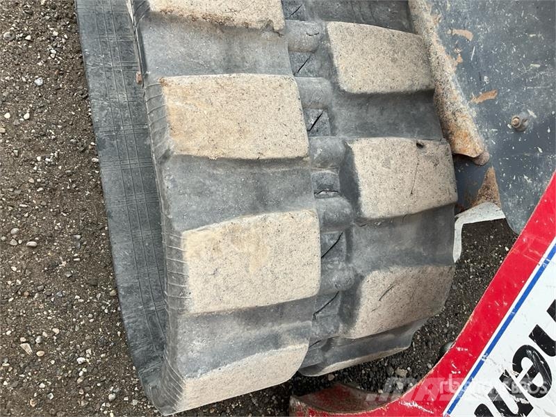 Takeuchi TL12R2-CR Compact Track Loader لوادر انزلاقية التوجيه