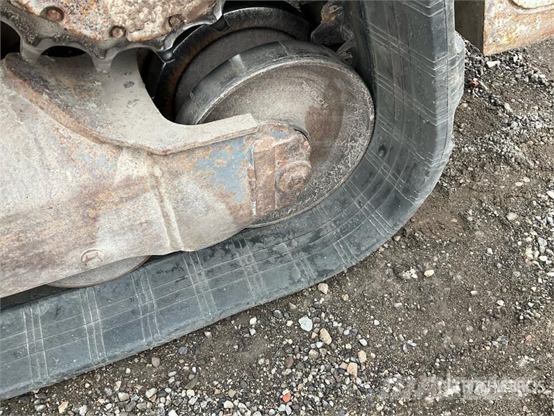 Takeuchi TL12R2-CR Compact Track Loader لوادر انزلاقية التوجيه