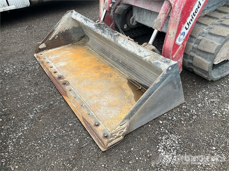 Takeuchi TL12R2-CR Compact Track Loader لوادر انزلاقية التوجيه