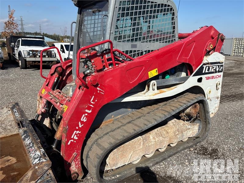 Takeuchi TL12V2 لوادر انزلاقية التوجيه