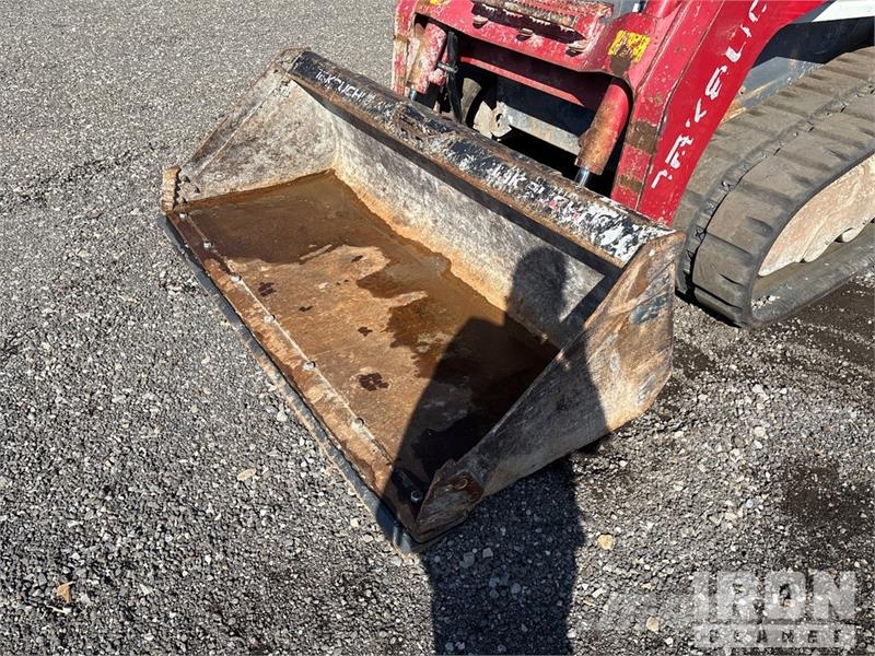 Takeuchi TL12V2 لوادر انزلاقية التوجيه