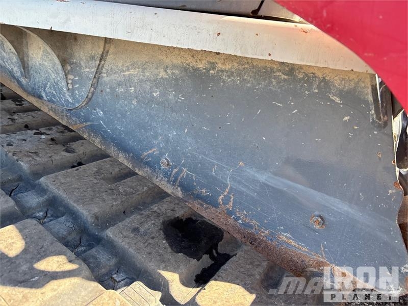 Takeuchi TL12V2 لوادر انزلاقية التوجيه
