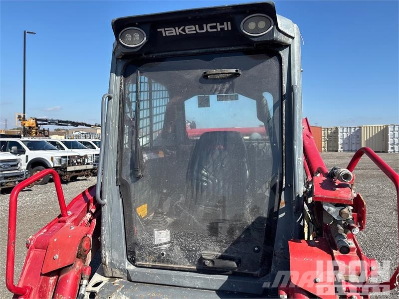 Takeuchi TL12V2 لوادر انزلاقية التوجيه