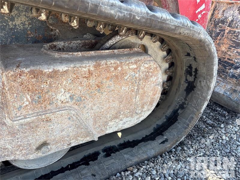 Takeuchi TL12V2 لوادر انزلاقية التوجيه