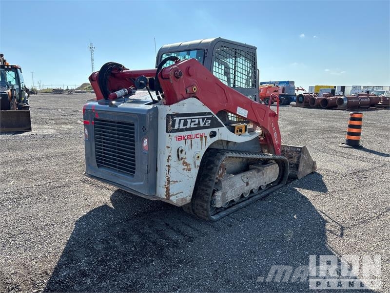 Takeuchi TL12V2 لوادر انزلاقية التوجيه
