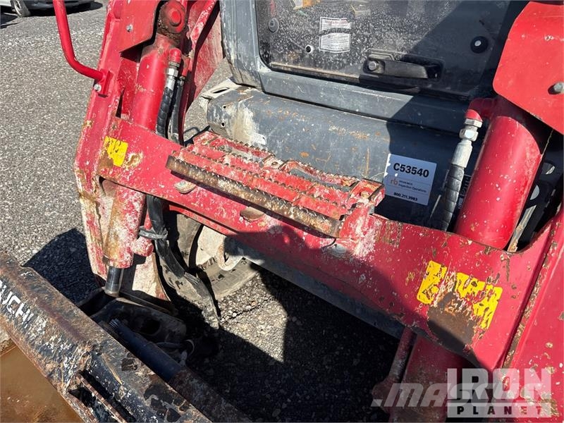 Takeuchi TL12V2 لوادر انزلاقية التوجيه