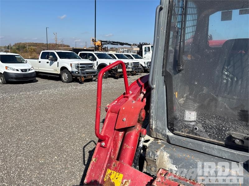 Takeuchi TL12V2-CR Compact Track Loader Skid steer loaders