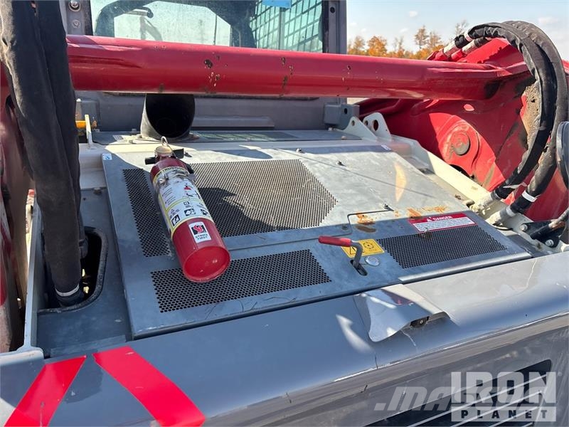 Takeuchi TL12V2-CR Compact Track Loader Skid steer loaders