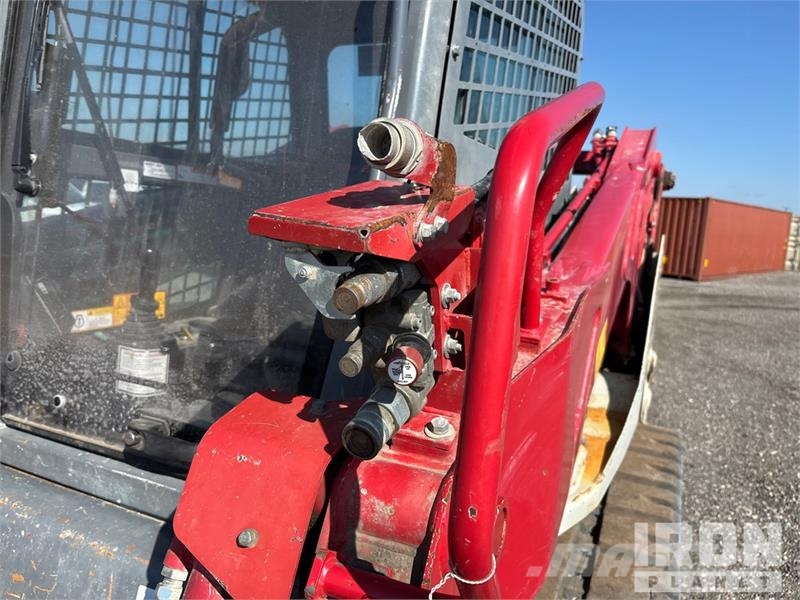 Takeuchi TL12V2-CR Compact Track Loader Skid steer loaders
