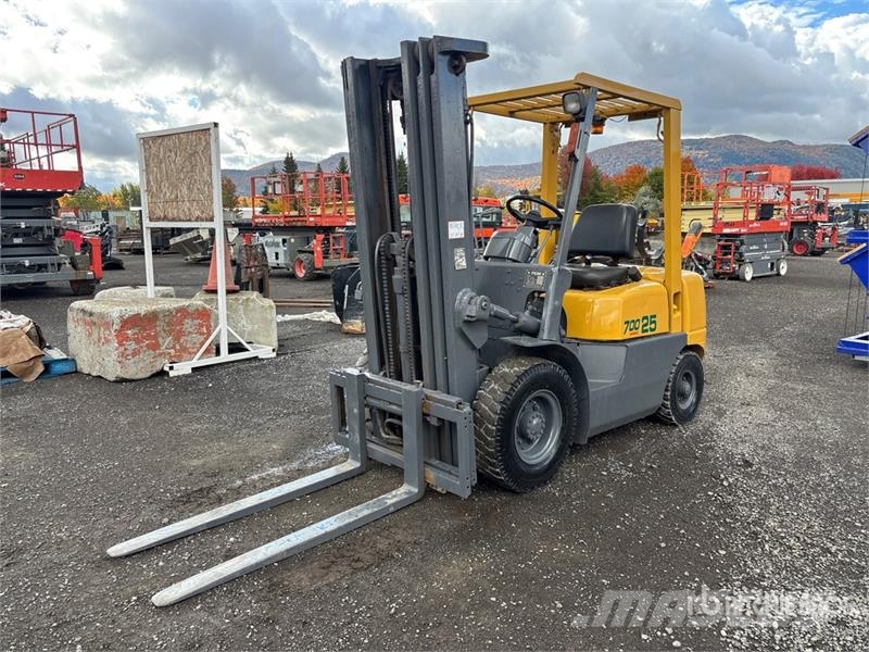 TCM 700.25 3700 lb Pneumatic Tire Forklift Autres Chariots élévateurs