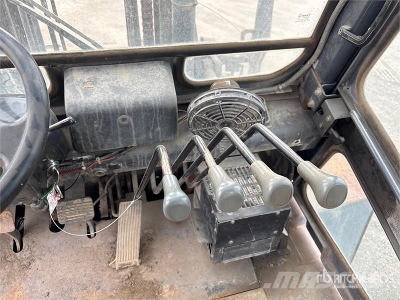 TCM FD80Z8 15450 lb Pneumatic Tire Forklift شاحنات ذات رافعات شوكية - أخرى