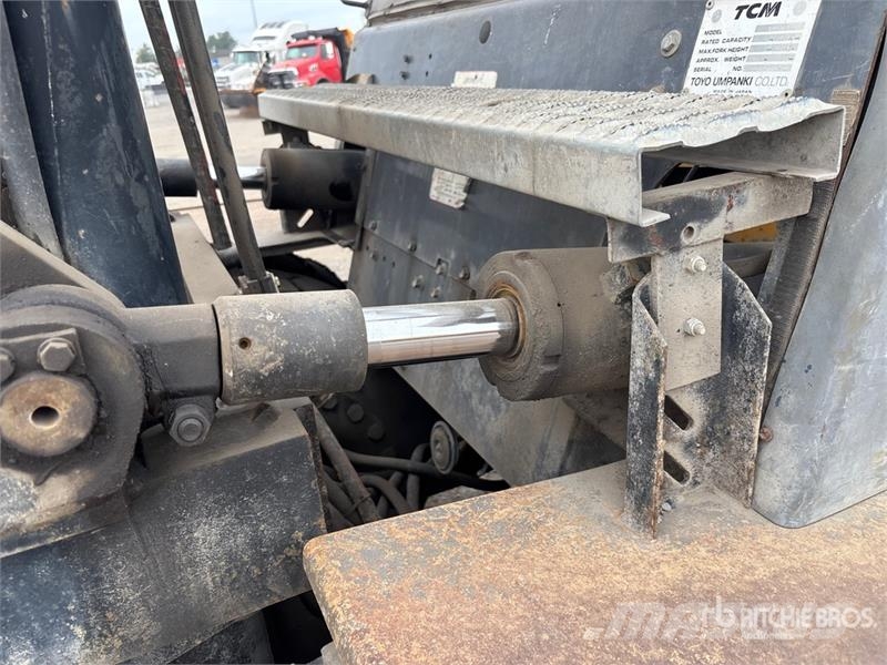 TCM FD80Z8 15450 lb Pneumatic Tire Forklift شاحنات ذات رافعات شوكية - أخرى